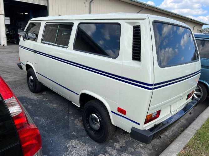 Volkswagen-Vanagon-1984-White-4