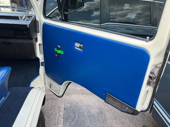 Volkswagen-Vanagon-1984-White-5
