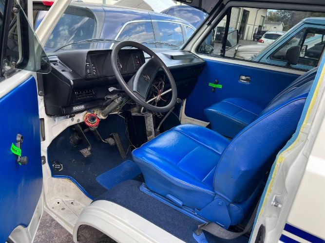Volkswagen-Vanagon-1984-White-8
