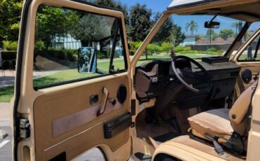 Volkswagen-Vanagon-1985-1