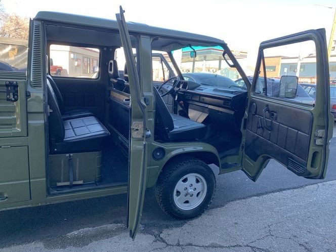 Volkswagen-Vanagon-1985-11