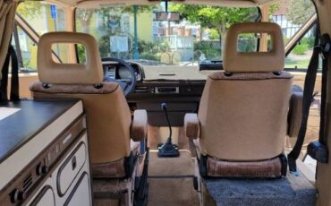 Volkswagen-Vanagon-1985-18