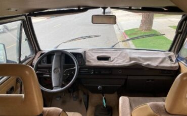 Volkswagen-Vanagon-1985-2