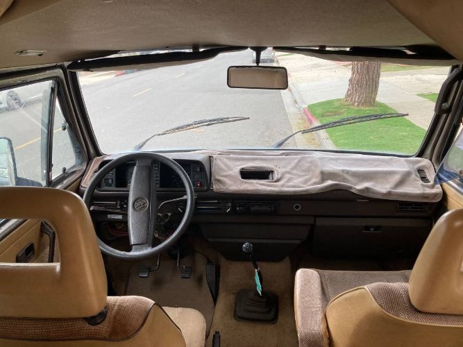 Volkswagen-Vanagon-1985-2