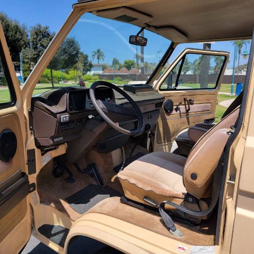 Volkswagen-Vanagon-1985-2