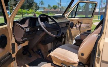 Volkswagen-Vanagon-1985-2