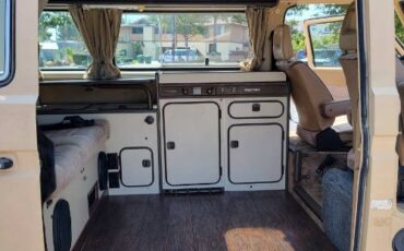 Volkswagen-Vanagon-1985-21