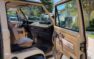 Volkswagen-Vanagon-1985-23