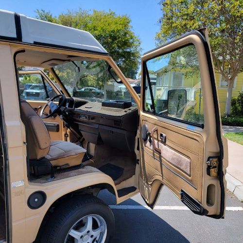 Volkswagen-Vanagon-1985-23