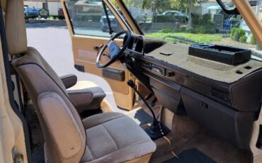 Volkswagen-Vanagon-1985-24