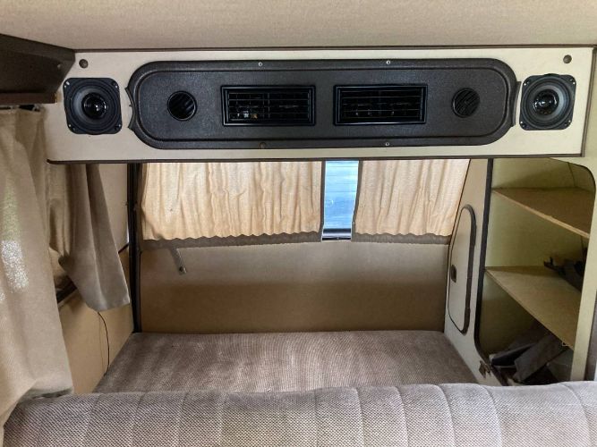 Volkswagen-Vanagon-1985-4