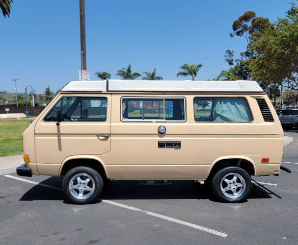 Volkswagen-Vanagon-1985-8