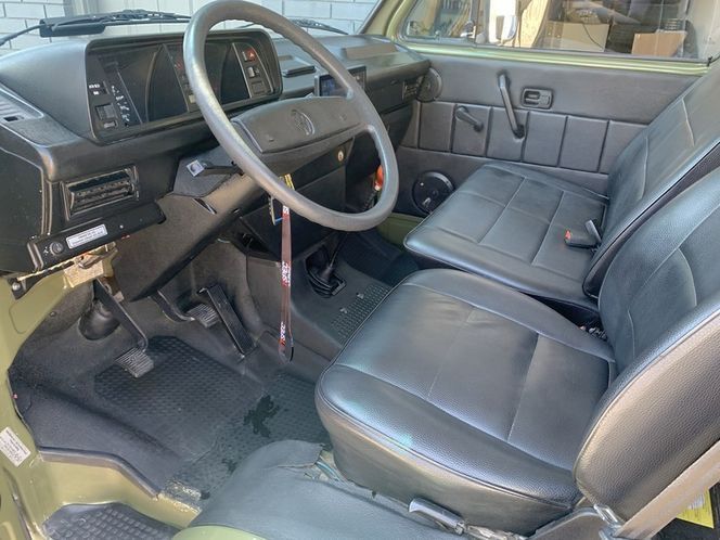 Volkswagen-Vanagon-1985-Leather-13