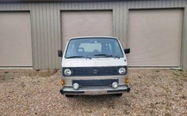 Volkswagen-Vanagon-1985-Silver-1