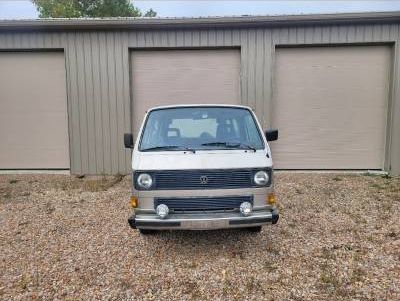 Volkswagen-Vanagon-1985-Silver-1