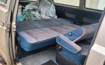 Volkswagen-Vanagon-1985-Silver-4