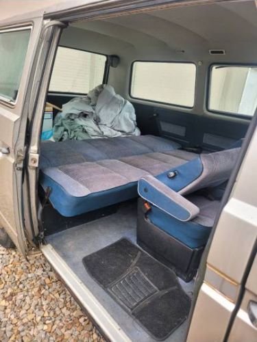 Volkswagen-Vanagon-1985-Silver-4