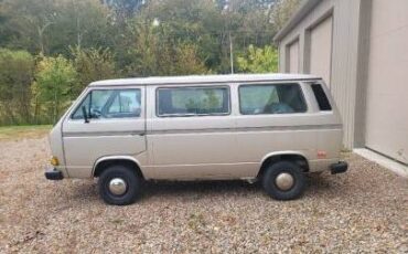Volkswagen-Vanagon-1985-Silver