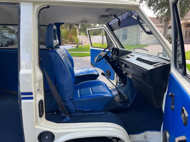 Volkswagen-Vanagon-1985-White-12