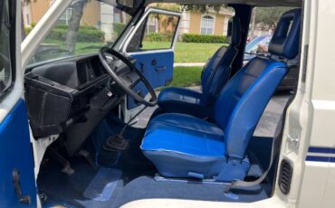 Volkswagen-Vanagon-1985-White-13