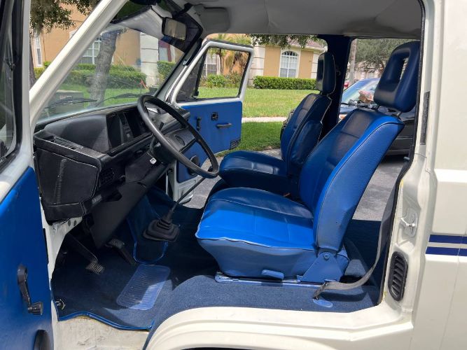 Volkswagen-Vanagon-1985-White-13