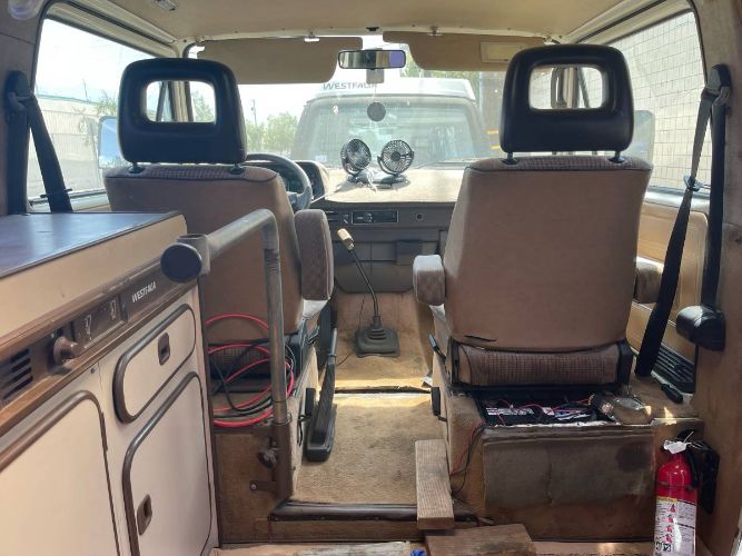 Volkswagen-Vanagon-1985-White-8