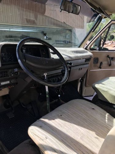 Volkswagen-Vanagon-1985-Yellow-11