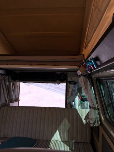 Volkswagen-Vanagon-1985-Yellow-6