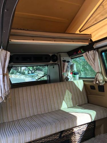 Volkswagen-Vanagon-1985-Yellow-7
