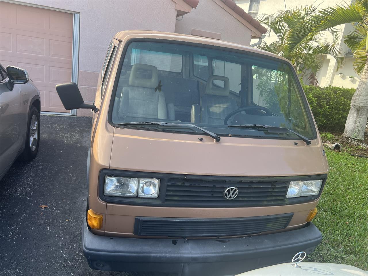 Volkswagen-Vanagon-1986-Brown-Light-brown-2