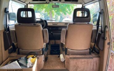 Volkswagen-Vanagon-1986-Custom-2