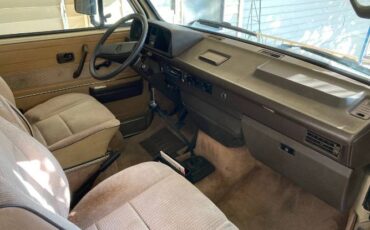 Volkswagen-Vanagon-1986-Custom-4