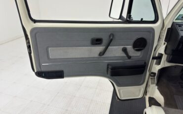 Volkswagen-Vanagon-1987-Pastel-White-Gray-10