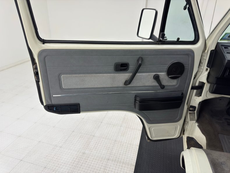 Volkswagen-Vanagon-1987-Pastel-White-Gray-10