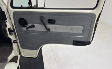 Volkswagen-Vanagon-1987-Pastel-White-Gray-11