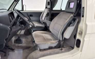 Volkswagen-Vanagon-1987-Pastel-White-Gray-12