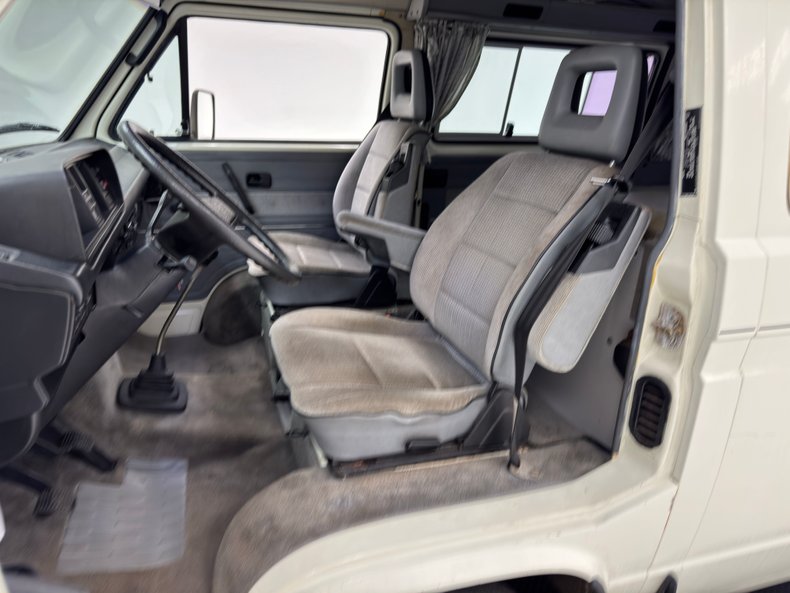 Volkswagen-Vanagon-1987-Pastel-White-Gray-12