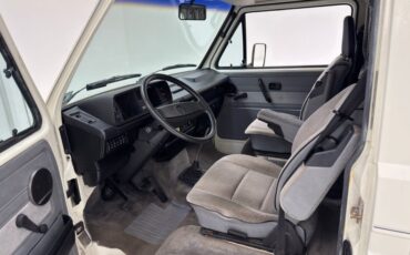 Volkswagen-Vanagon-1987-Pastel-White-Gray-13
