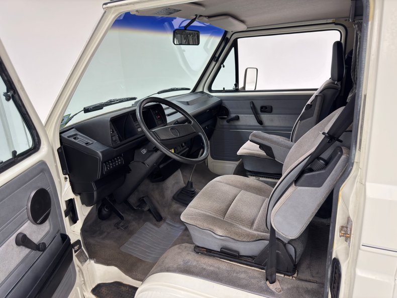Volkswagen-Vanagon-1987-Pastel-White-Gray-13