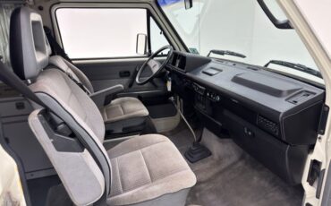 Volkswagen-Vanagon-1987-Pastel-White-Gray-14