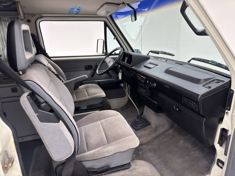 Volkswagen-Vanagon-1987-Pastel-White-Gray-14