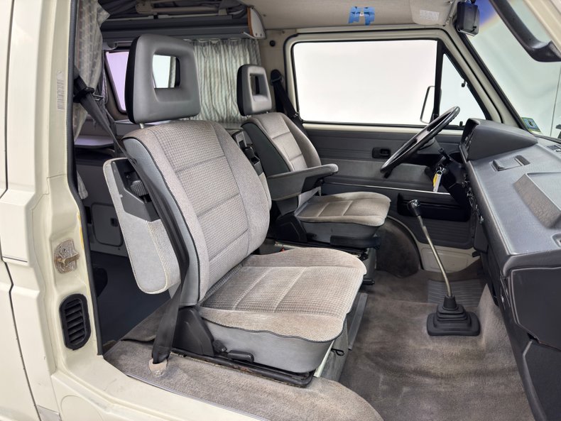 Volkswagen-Vanagon-1987-Pastel-White-Gray-15