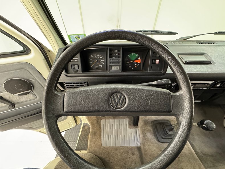 Volkswagen-Vanagon-1987-Pastel-White-Gray-16