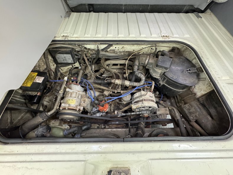 Volkswagen-Vanagon-1987-Pastel-White-Gray-17