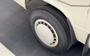 Volkswagen-Vanagon-1987-Pastel-White-Gray-23
