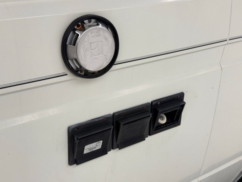 Volkswagen-Vanagon-1987-Pastel-White-Gray-25