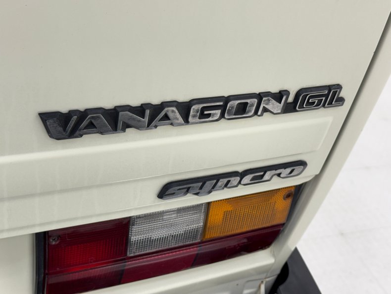 Volkswagen-Vanagon-1987-Pastel-White-Gray-28