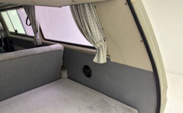 Volkswagen-Vanagon-1987-Pastel-White-Gray-32
