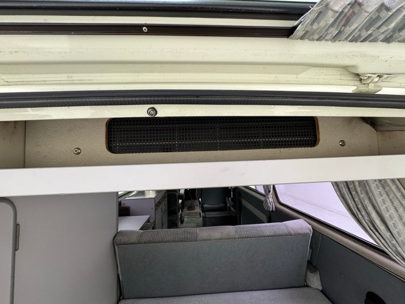 Volkswagen-Vanagon-1987-Pastel-White-Gray-33