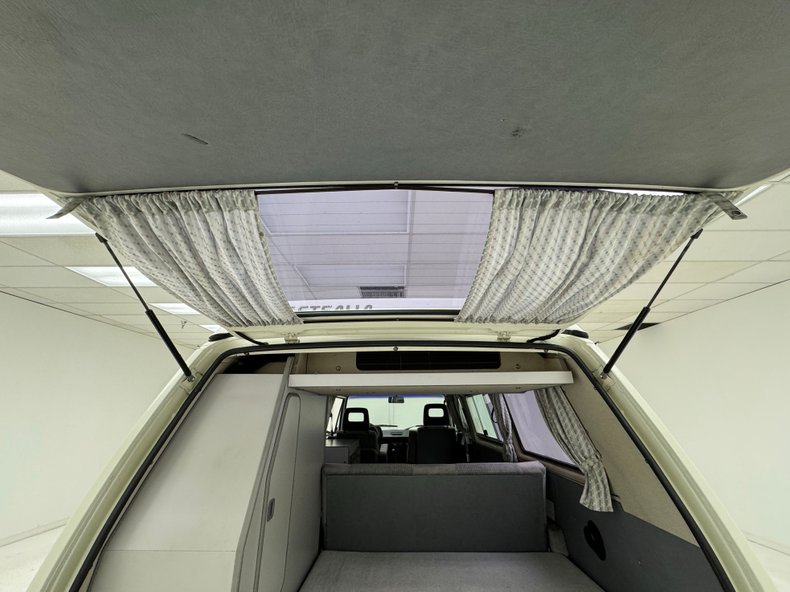 Volkswagen-Vanagon-1987-Pastel-White-Gray-34